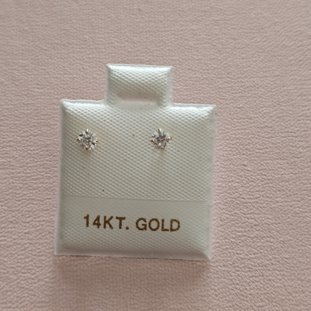 "SOLD" Elegant 14KT Gold Diamond Stud Earrings